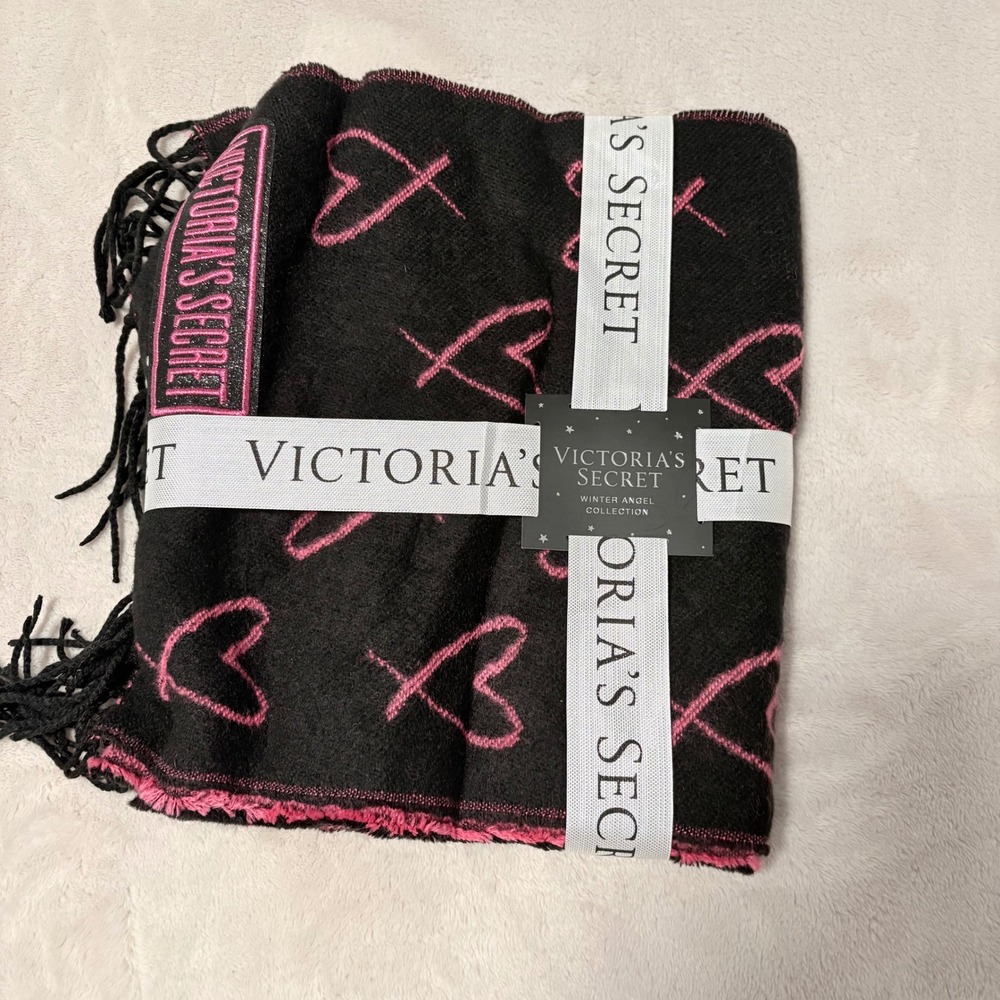 Victoria's Secret Hearted Winter Angel Scarf Women Black Pink OS Heart Print